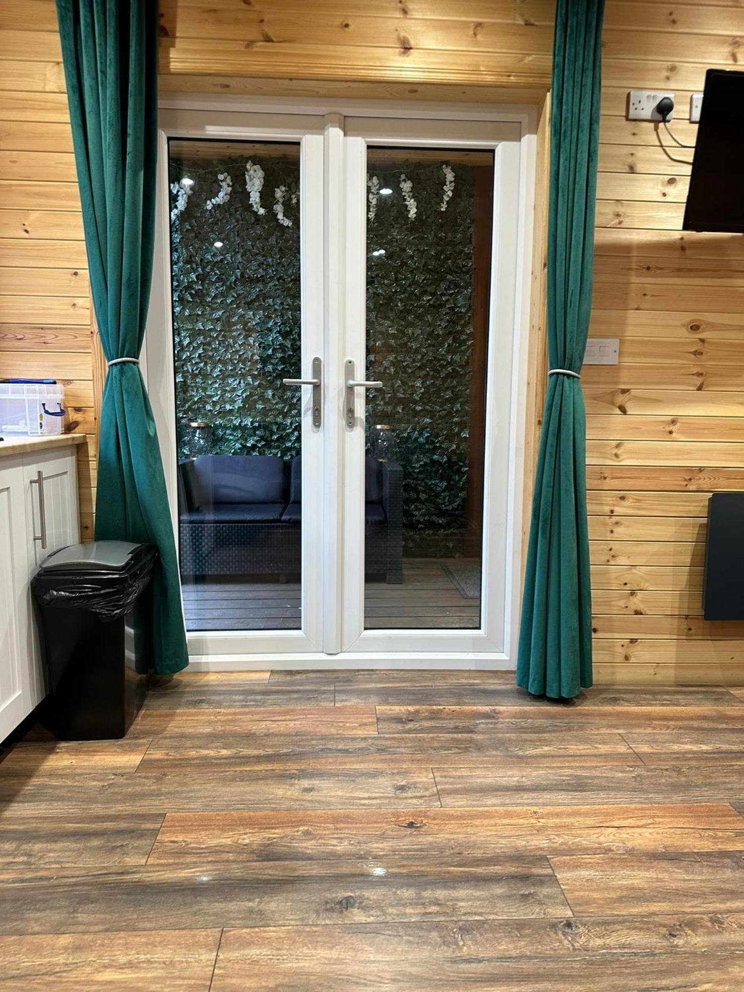 The Secret Garden - Hot Tub North Coast Stay Garvagh Exterior photo