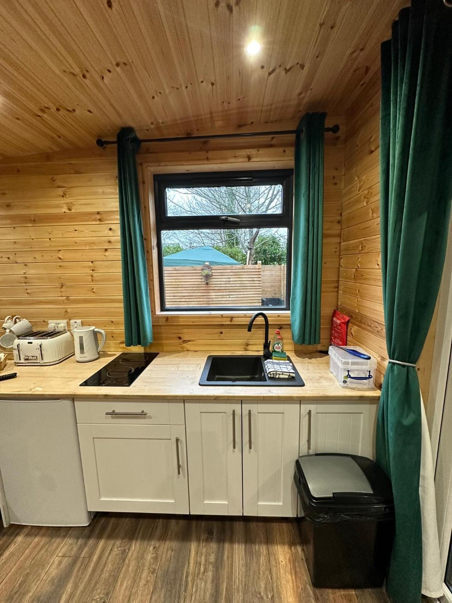 The Secret Garden - Hot Tub North Coast Stay Garvagh Exterior photo